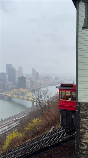 View Pittsburgh | Rainy day in the ‘Burgh. ☔️ #pittsburgh #rainyday #rain #weather | Instagram