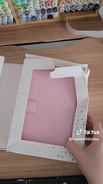 an absolute failure of an unboxing but wanted to post anyways 😅 I'm so sad #booktok #kindle #kindleunboxing #kindle2ndgen #kindleunlimited #ereader #ereaders