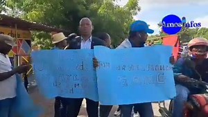 38K views · 216 reactions | Men kòman Lapolis fenk mare #Rebelle Corneille kou krab devan ayewopò Antoine Simon Okay pandanl tap di aba "SUNERISE" | Amos Infos | Facebook