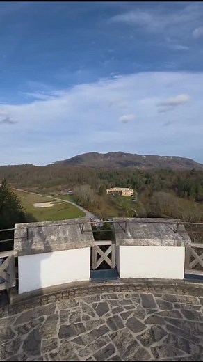 Hotel ili apartman? Vječna dilema. Sa @selectbox_hrvatska biraš gdje želiš na odmor, zato je SelectBox savršen poklon za svakoga. #savršenodmor #vikendputovanje #trakošćan | Una Pletikosic