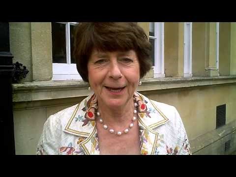 Pam Ayres - Festival Christmas Memory