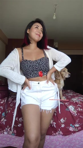 Ella Se Menea - Cumbia Song from Bolivia