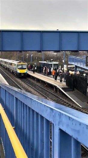 185117 & 185125 blasting through Swinton #train #TPE #transpennineexpress #trainspotting #railway