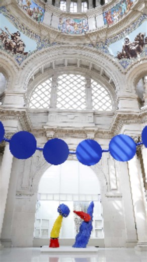 Fundació Joan Miró, Barcelona on Instagram: "💘 Celebrem el Dia dels enamorats a ritme de Miró, Artigas i Galí! 💘 I és que a la Sala de la Cúpula del @museunacional hi trobaràs tots tres artistes representats, amb la "Parella d'enamorats dels jocs de flors d'ametller" de Joan Miró, el panell ceràmic creat en col·laboració amb Josep Llorens Artigas i tot coronat per la Cúpula del qui va ser professor d'art de tots dos: Francesc d'A. Galí. 👑 Va ser el mateix Galí que feia fer als seus alumnes un