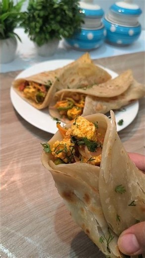 this paneer roll is super tasty/ Street style Paneer tikka roll recipe/ Paneer Kathi roll #shorts