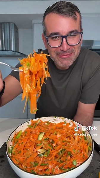 🥕 GLOW UP IMMUNITY CARROT SALAD If you love easy, healthy salads, you’ve got to give this a try. It’s crunchy, bright, a little spicy, and wildly addictive. Probably one of the best salads I’ve made recently. To make it high protein you can always add some chicken or shrimp. INGREDIENTS: 1 lb carrots, peeled and ribboned 1/2 English cucumber, thinly sliced into half moons 4 scallions, thinly sliced A large handful of fresh cilantro, roughly chopped Juice of 1/2 large lemon Salt, to taste Chili