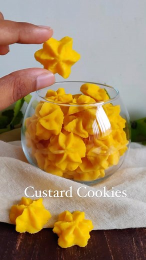 🔊🔊 Mini Custard Cookies Recipe 🌿50gm Flour 🌿15gm Custard Powder / Corn Flour 🌿 30gm Pwd Sugar 🌿 50gm Butter 🌿 1 tbsp Milk( If required ) 🌿 1/2 tsp Cardamom powder (Optional) Bake at 180° for 8-10 minutes in a preheated oven for these bite sized mini Custard cookies | boldbakingnation