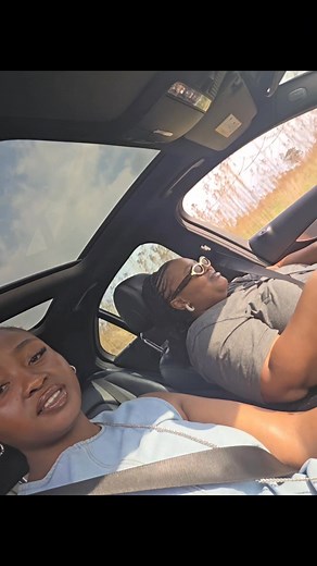 I have always been an apple girly and recently I was gifted a Samsung and I must say I am sold my only qualm is that when you take videos the music stops whereas kwi iPhone you are able to, sooooo Samsung making a phone ye 55k but you can't take videos with music playing is crazy business to me. Samsung do better. | Amanda Viteka