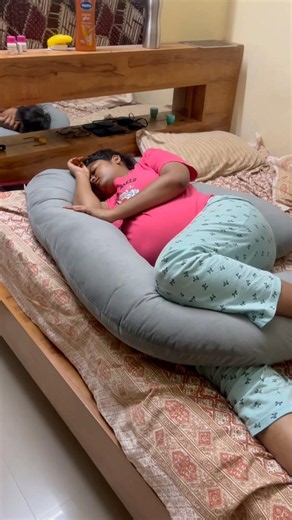 Pregnancy pillow useful ah? My Honest review✨ #shortsfeed #pregnancypillow #pregnancyjourney
