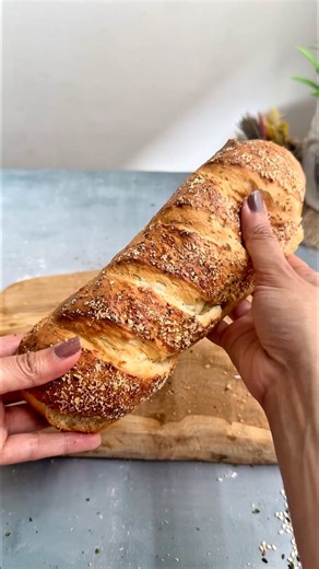 This Subway Style Sandwich Bread Recipe is soft, fluffy, and perfect for any sandwich! 🥖 I topped mine with parmesan, herbs, and sesame seeds for an extra burst of flavor and crunch. Easy to make, absolutely delicious and the PERFECT base for your favorite fillings! Ingredients • 4½ cups (560g) flour • 1 tbsp instant yeast • 1½ tsp salt • 3 tbsp oil • 2 tbsp melted butter • 1½ cups (350ml) lukewarm milk • 1 tbsp honey (15g) • In a bowl, whisk together flour, yeast & salt. • In another bowl, mix