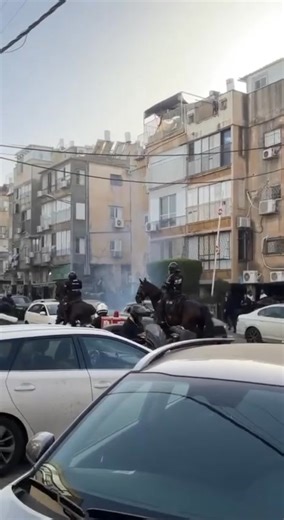 وكالة معا | اصابات وفوضى عارمة في بني براك في تل أبيب بعد احتجاجات للحريديم ضد التجنيد | وكالة معا الاخبارية