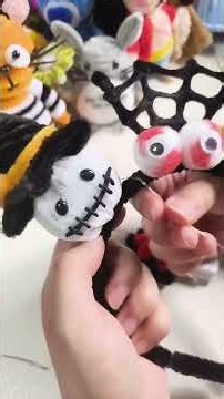 🎃👻 A spooky-cute Halloween headband made with fuzzy wire! 🖤