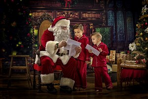 21K views · 123 reactions | A Santa spotting in July, watch what happens when these children go to the repair shop with their parents... www.santaclausexperience.com | The Santa Claus Experience | Facebook