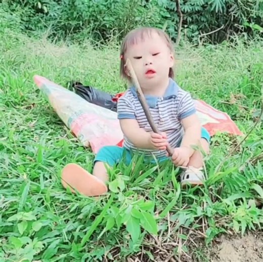 49K views · 1K reactions | The difficult life of a single mother and child every day | Mother Angel | Facebook