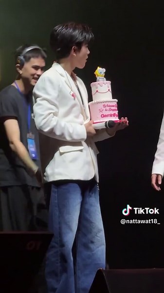 Helppp... Papi's Funny Ear-Eating Moment