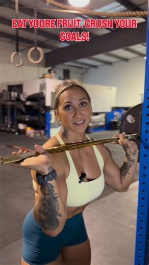 Shannon Crawford - Online Fitness Coach on Instagram: "🚫Stop drinking your calories. That “healthy” juice is a sugar bomb killing your fat loss progress. Eat the fruit. Feel full. Crush your goals!!!"