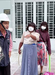 គ្នាលាបសាន់ស្គ្រីនបានពាក់ម៉ាសហ្នឹង😹ធានាថាសើច😹💦 Facebook Page: https://www.facebook.com/BoreyPhnomPenhSokSan 🎁 ផ្ទះអាជីវកម្ម និង វីឡាកូនកាត់សង់រួច 100%! 🎁 បង់ត្រឹម $500/ខែ គ្មានការប្រាក់ដល់ 12ខែ 🎁 FREE ជូន IPhone 16 Pro Max 01 គ្រឿងភ្លាមៗ! 🎁 FREE ជូនប្លង់រឹង 100% 🎁 FREE ជូនទូតាំងបន្ទប់ទទួលភ្ញៀវ 🎁 FREE ជូនទូចង្រ្កានលើក្រោមមួយឈុត ✨ 10នាទីពីផ្សារទំនើប k-Mall ✨ នៅជាប់ផ្លូវរដ្ឋ 30m ត្រឹម 900m ពីផ្សារទួលពង្រ ✨ គ្មានផ្លូវទាល់ មានប្រព័ន្ធផ្លូវរដ្ឋកាត់ក្នុងគម្រោង ✨ ភ្ជាប់ជាមួយផ្លូវចំការដូង ផ្លូវជ