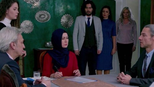 Elif streszczenie odcinków 1067, 1068, 1069, 1070, 1071: Kiymet ma poważny wypadek samochodowy. W ciężkim stanie trafia do szpitala