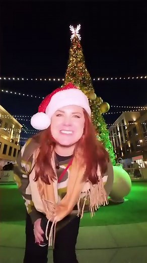 3.4M views · 10K reactions | WAIT FOR IT! 藍 | Lizzy Capri | Facebook