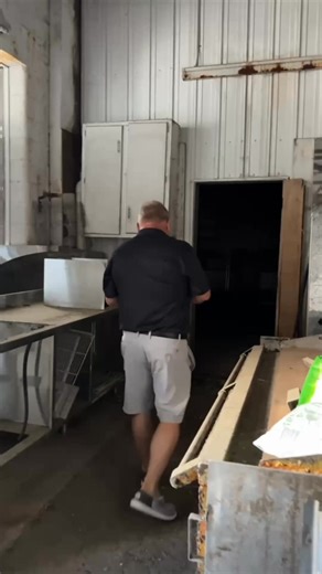 Walking through an old gas station/service shop that’s been added onto over the years. 🏚️ #RealEstateInvesting #CommercialRealEstate #InvestmentProperty #FixerUpper #CashFlow #PropertyInvesting #RealEstateDeals #PassiveIncome | Steve Ross