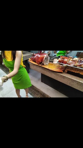 Roasted Pork in the Philippines. Most delicious street foods in Cebu. #lechon #lechonvlog #lechonph #carcarslechon #streetfoodph #Cebu #cebulechon #cebueats #streetfood #lechondelivery #lechonpackagecebu #lechonbaboy | Stanly Jordan 2.0