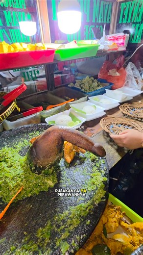 U Kurniawan on Instagram: "Ayam penyet cabe hijau habis satu kuintal perhari #food #foodie #kuliner #idejualan"