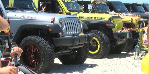 Jeepin the Coast Beach Crawl attracts hundreds