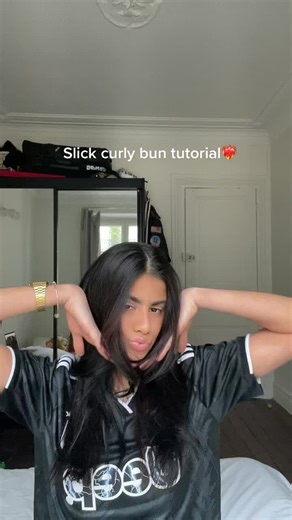 Slick half up half down curly 90s bun tutorial🎀💕