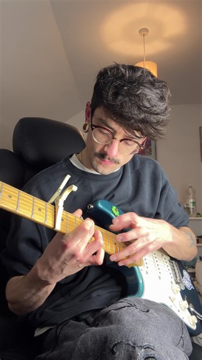 Mastering Guitar Tapping Techniques in Math Rock