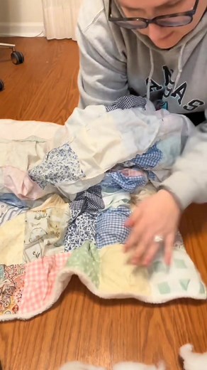 Part 5 | Full puff quilt tutorial — how to make a puff quilt the easy way so you can save materials, save time, & save money! These are so cozy 😴 I hope you love it! #creatorsearchinsights #puffquilt #sewing #sewingtiktok #sewingforyoupage #sewingdiy #sewingtutorial #sewingtok #sewingproject #sewtok #sewinghacks #quilt #quilting #quiltersoftiktok #quilttok #quiltingtiktok #quilts #viral #trendingpost | Garren Makes