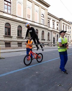 Crazy to see my video Wibmer's Law hitting over 50 million views on YouTube in just 5 months! 🤯 This trick was probably one of the hardest ones I've ever tried. My goal was to hop from the handlebar onto the iron bar and the back onto my handlebar. Took me several tries and crashes before I ended up changing my plan. After hours of pretty painful jumps I decided to jump straight onto my bike again as my body was so sore from all the crashes. I hate giving up but this one was scary... One day I'