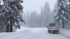 Shaver Lake/China Peak: Caltrans crews plowing snow this morning to get you where you’re going. #DontCrowdthePlow | Caltrans Central Valley District 6