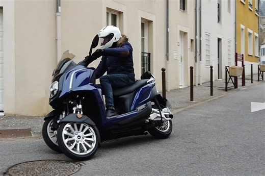 Piaggio MP3 vs Yamaha Tricity : lequel choisir pour ses trajets du quotidien ?