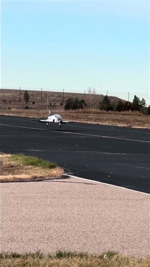 Hangar 9 Hawk landing with fail at the end