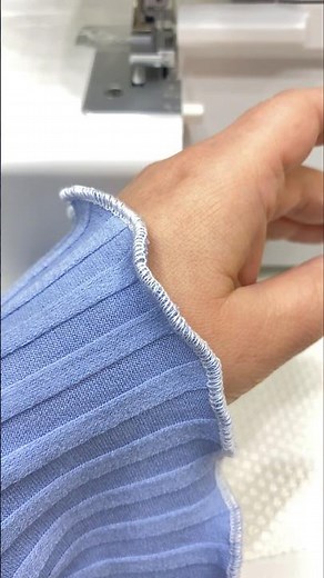 Rollsaum-Verarbeitung von Jersey mit der Overlock Necchi NL11C 😍 #nähen #overlock #jersey #rollsaum