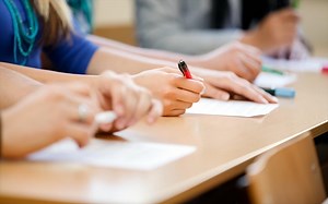 Οδηγός για τις εξετάσεις Δημοσίου: Οι ημερομηνίες, η ύλη και πόσο καιρό ισχύει το πιστοποιητικό | AlphaNews