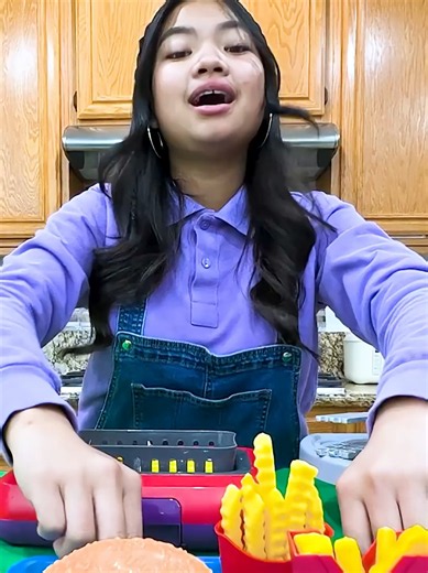 ¿Quien robó la hamburguesa y papas fritas de Emma_🚓 ¡Zorro, no te lo lleves #paratiiiiiiiiiiiiiiiiiiiiiiiiiiiiiii #viralvideo #juegos #usa #shorts