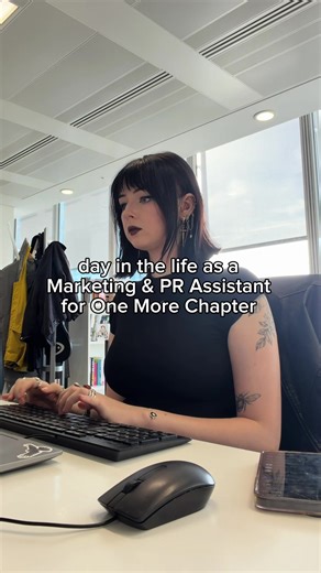 Join @gray a HarperCollins Marketing and PR Assistant for @One More Chapter 📚✨💖 This is episode 2 in our Publishing Day in the Life series! Come back next week to see some insight into a different role within the Publishing Industry📖 #publishing #publishingindustry #workinginpublishing #jobsinpublishing #harpercollinsuk