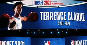 Jaylen Brown dedicates dunk to Terrence Clarke