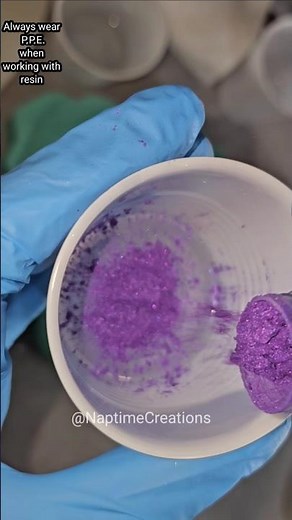 How I mix mica in resin