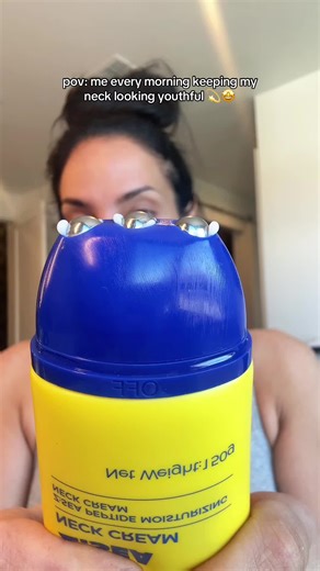 Never skip the neck 👏🏼 #skincareroutine #neckcream #firming #antiaging