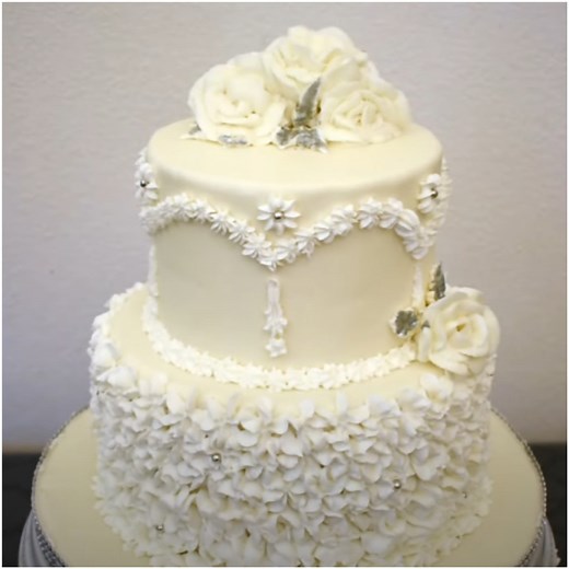 48K views · 304 reactions | 3 beautiful Christmas cake decorating ideas!❄ | MetDaan Cakes | Facebook