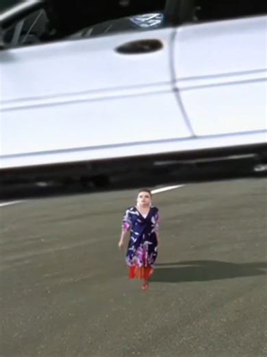 POWER RANGER SPD CAPITULO 6 S.P.D Mientras buscan a un ladrón de bancos intergaláctico, el Escuadrón B atrapa a un Trilondon extranjero cerca de la escena del crimen. Mientras los demás asumen que es culpable, un no tan convencido Bridge le hace preguntas para llevar a cabo su propia investigación. Mientras que Bridge trabaja por su cuenta, los Rangers enfrentan al supuesto criminal, y no solo descubre que él es inocente del robo, sino que además descubre que es un cazador de recompensas que bus