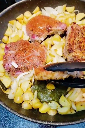 GARLIC BUTTER JUICY PORK CHOPS YOU WILL WANT TO MAKE AGAIN AND AGAIN! 😍