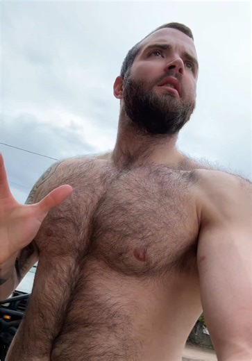 Muscle Bear: Going Live with Furry Vibes