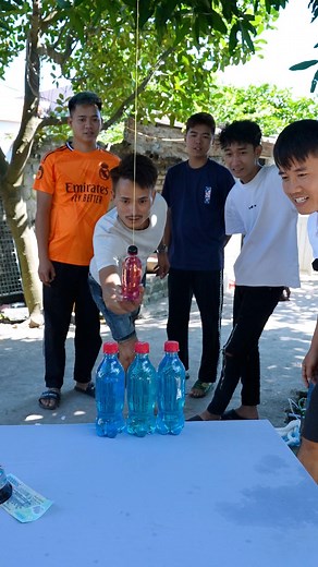 656K views · 5.9K reactions | Thử Thách Quăng Chai Làm Đổ Chai Nước Ở Giữa Không Dụng Cụ | Hưng Vlog | Facebook