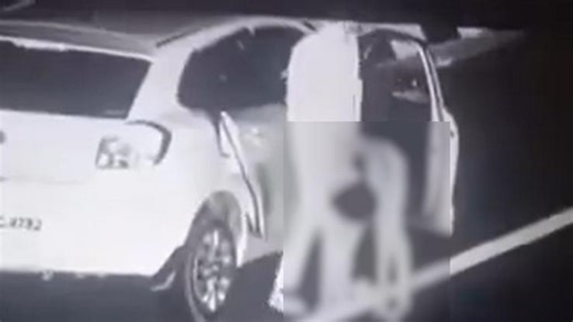 நடுரோட்டில் நிர்வாணமாக பெண்ணோடு உல்லாசம்! சம்பவக்காரர் பாஜக பிரமுகரா?