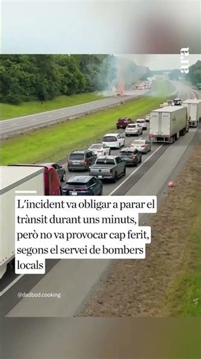 Espectacle pirotècnic enmig de l'autopista