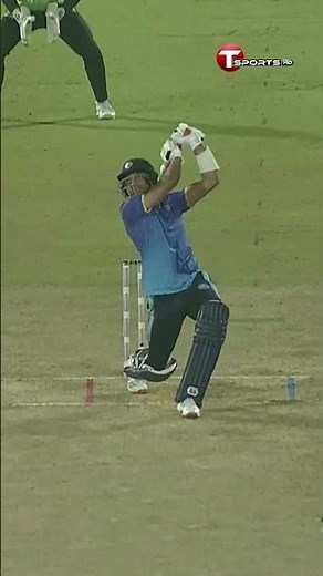 Back-to-back sixes from Hasan Nawaz! 🔥
