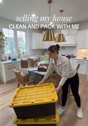 I bought a house 📦🏡 Time to clean and pack for our last move. Time to sell this house and sanitize the floors after showings with the Roborock F25 Ultra. The most impressive wet dry and steam cleaning vacuum is on sale now. Lift dried or dirt and sanitize @RoborockUS #cleanwithme #asmrcleaning #RoborockPartner #moving #packwithme